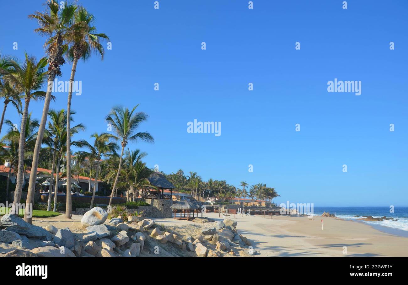 Tropische Landschaft mit Blick auf das Mar de Cortés im Luxus-Resort One&Only Palmilla in San José del Cabo, Baja California Sur Mexico. Stockfoto