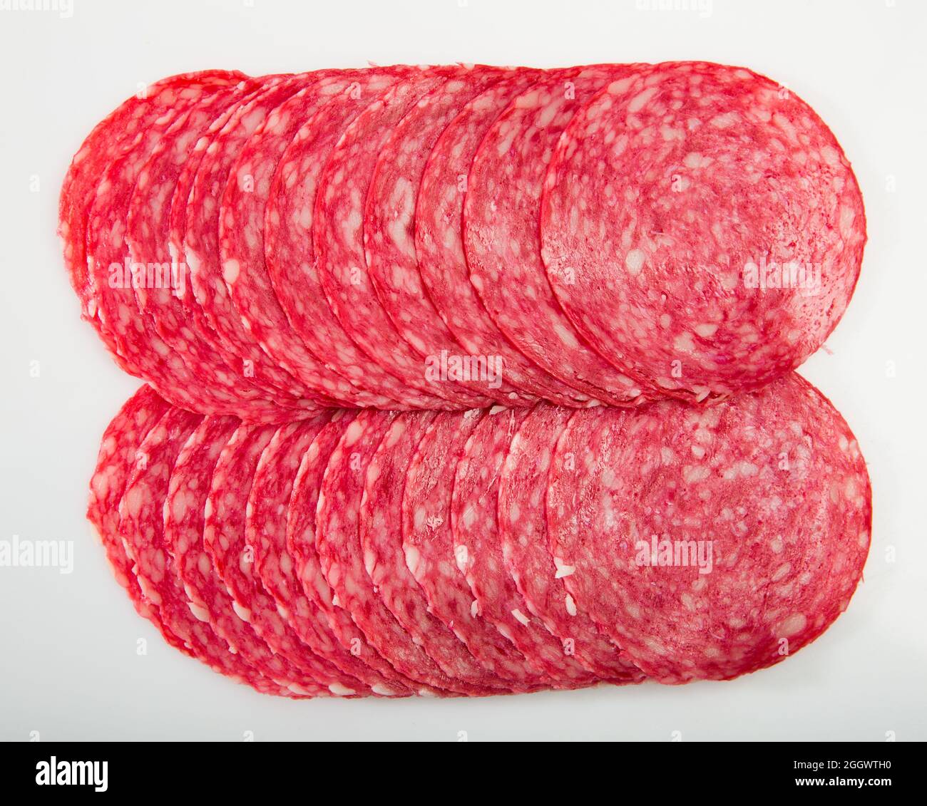 Geräucherte Salami-Wurstscheiben Stockfoto