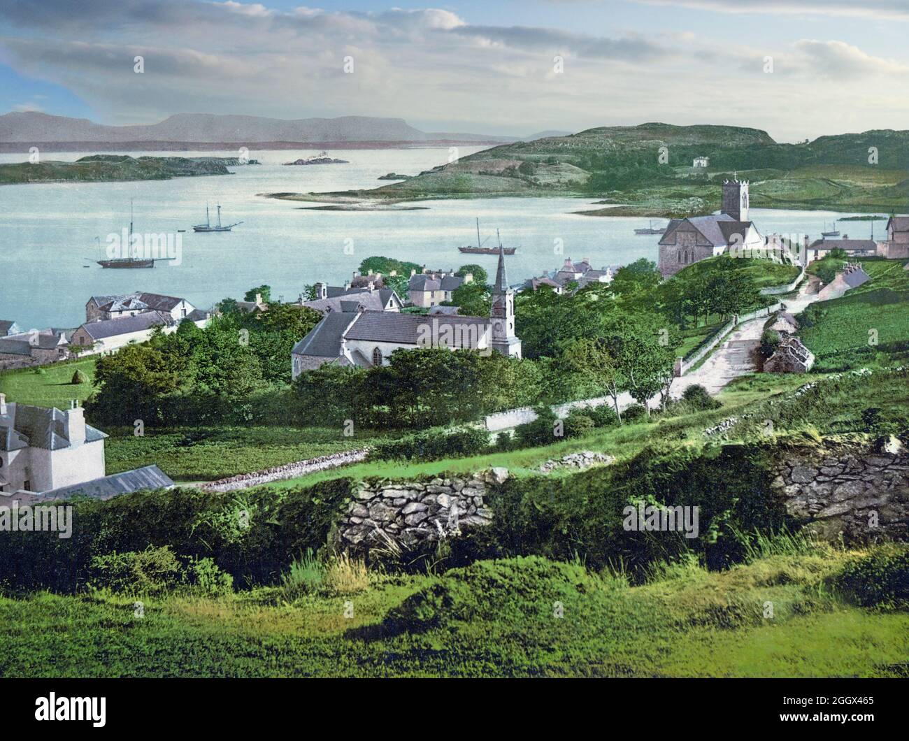 Eine Ansicht von Killybegs aus dem frühen 20. Jahrhundert an der Südküste des County, nördlich von Donegal Bay, County Donegal, Irland. Es ist heute der größte Fischereihafen im Land und auf der Insel Irland. Stockfoto