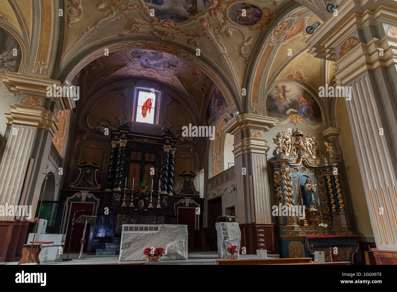 Courmayeur. Alpine Stadt im Nordwesten Italiens, am Fuße des Mont Blanc. Kirche von S. Pantaleone Stockfoto