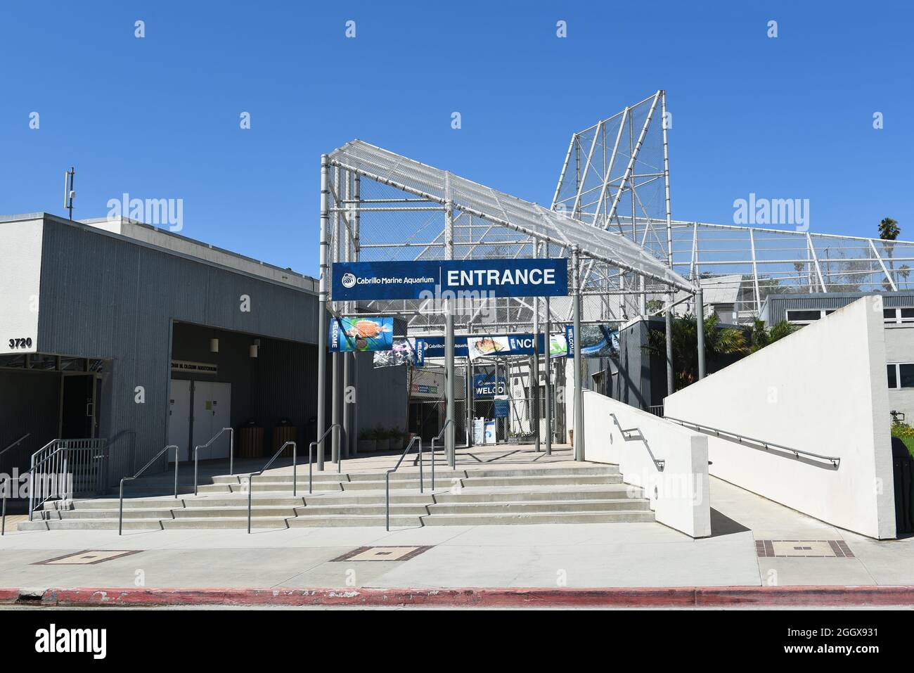 SAN PEDRO, KALIFORNIEN - 27. AUGUST 2021: Eingang zum Cabrillo Marine Aquarium. Stockfoto
