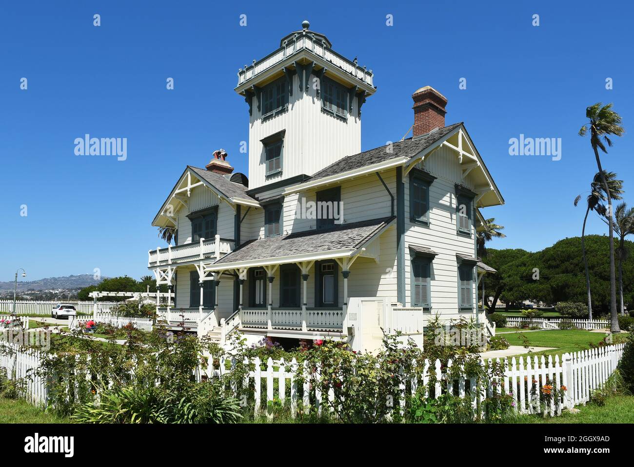 SAN PEDRO, KALIFORNIEN - 27. AUG 2021: Der Point Fermin Leuchtturm, ein viktorianisches Gebäude im Stil eines Sticks, das von Paul Pelz entworfen wurde. Stockfoto