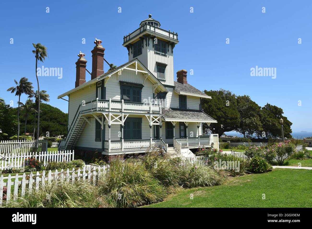 SAN PEDRO, KALIFORNIEN - 27. AUG 2021: Der Point Fermin Leuchtturm, ein viktorianisches Gebäude im Stil eines Sticks, das von Paul Pelz entworfen wurde. Stockfoto