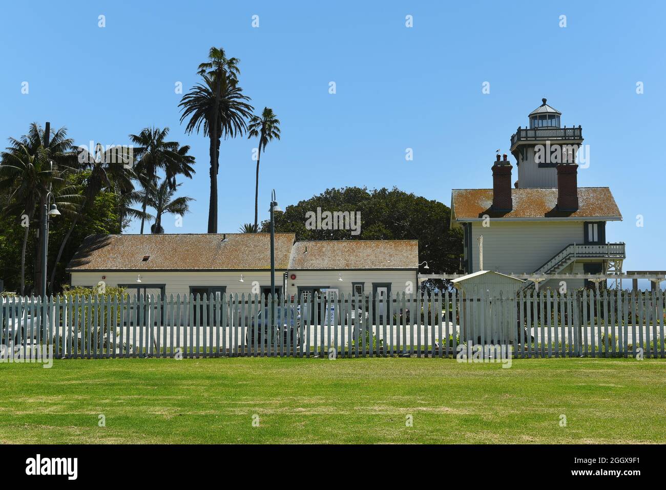 SAN PEDRO, KALIFORNIEN - 27. AUG 2021: Point Fermin Leuchtturm und Nebengebäude. Stockfoto