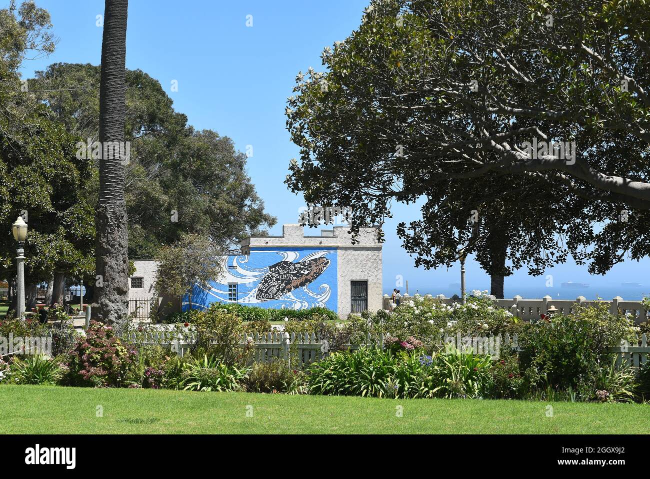SAN PEDRO, KALIFORNIEN - 27. AUG 2021: Point Fermin Park Gebäude mit Wandbild. Stockfoto