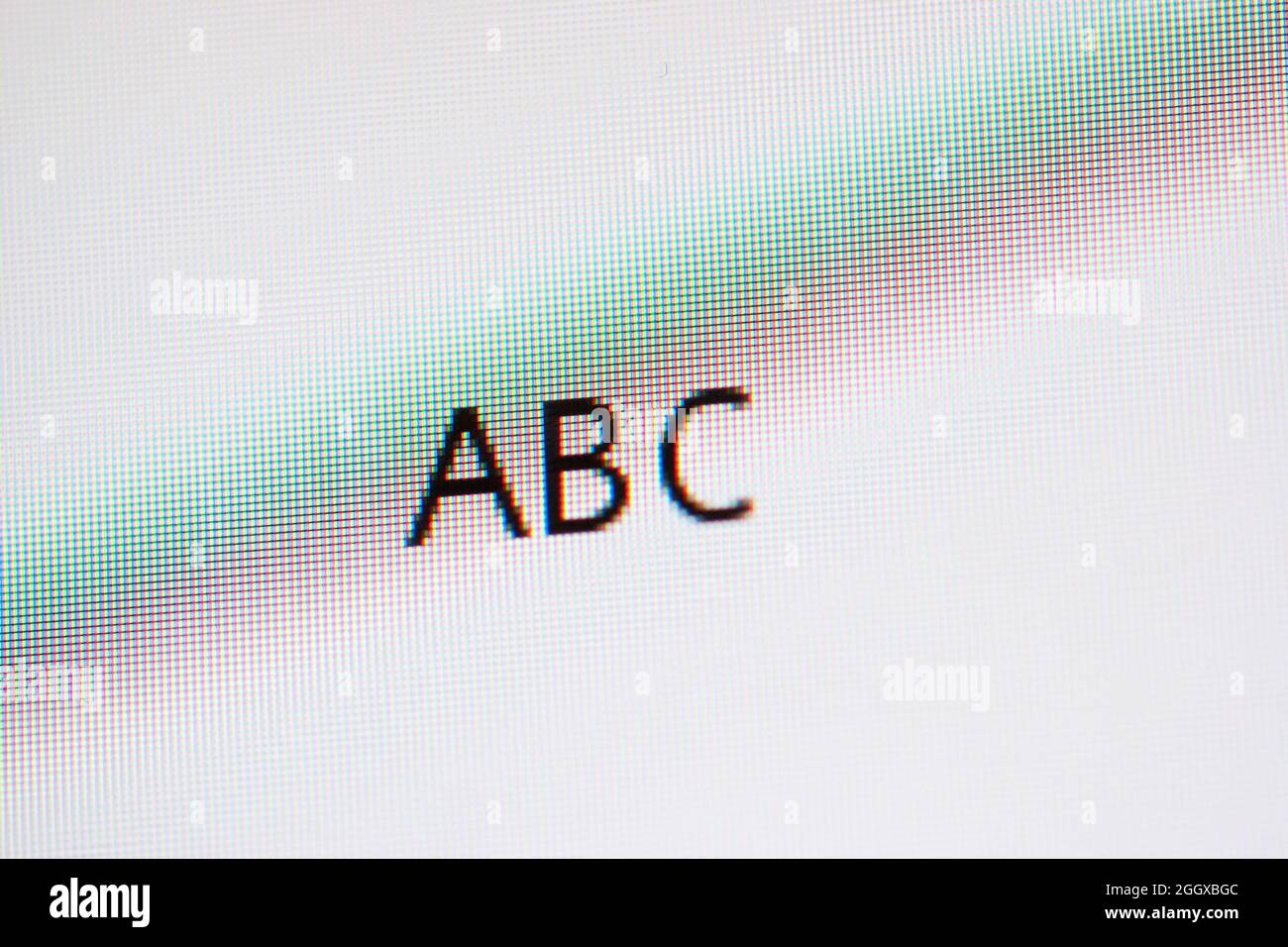 Großbuchstaben ABC in Nahaufnahme auf dem Bildschirm eines Mobiltelefons Stockfoto