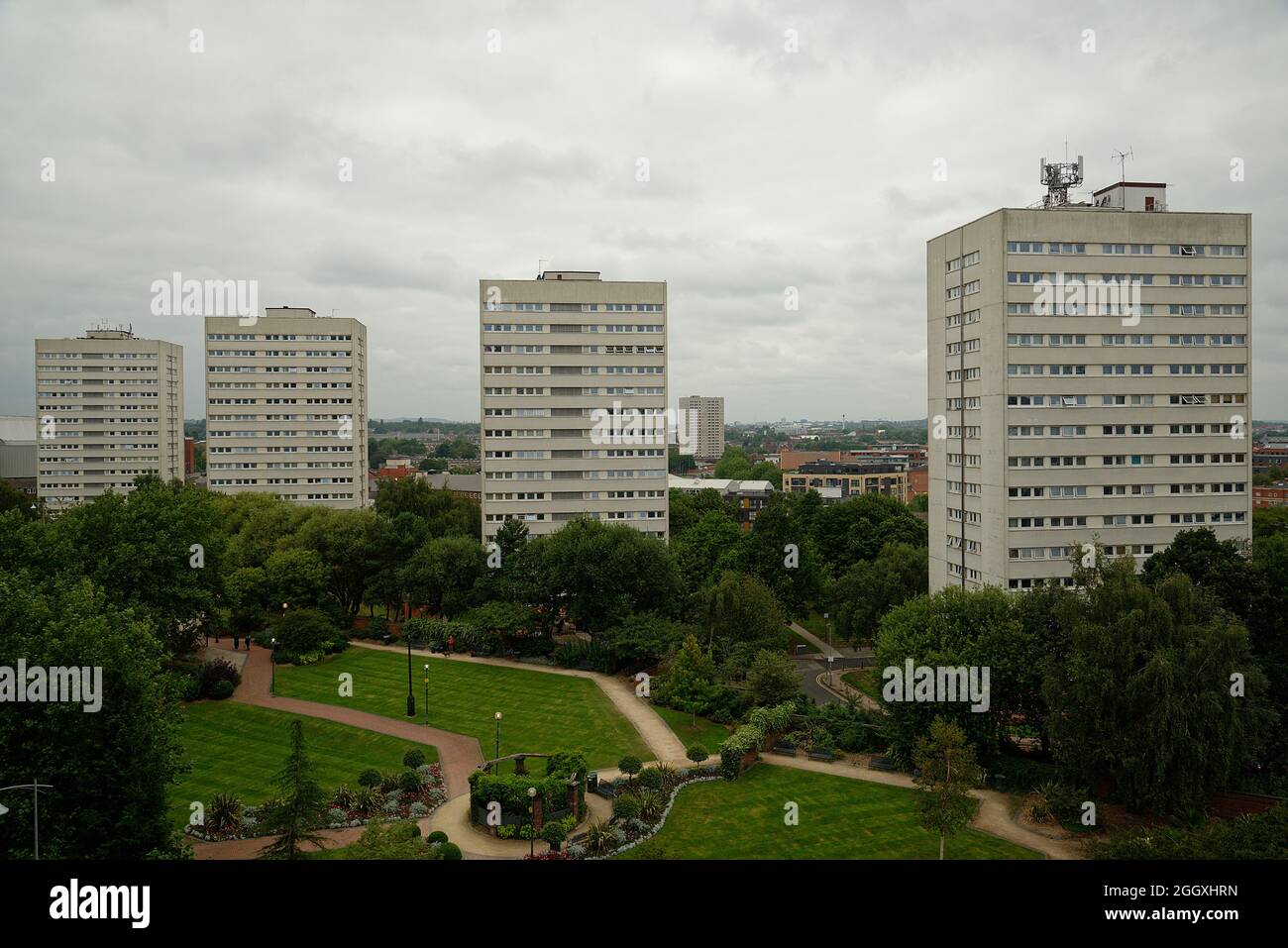 Moderne (70er Jahre) Hochhäuser in Birmingham, West Midlands, Großbritannien. Wohnungen oder Wohnungen übereinander ohne eigene Gärten. Stockfoto