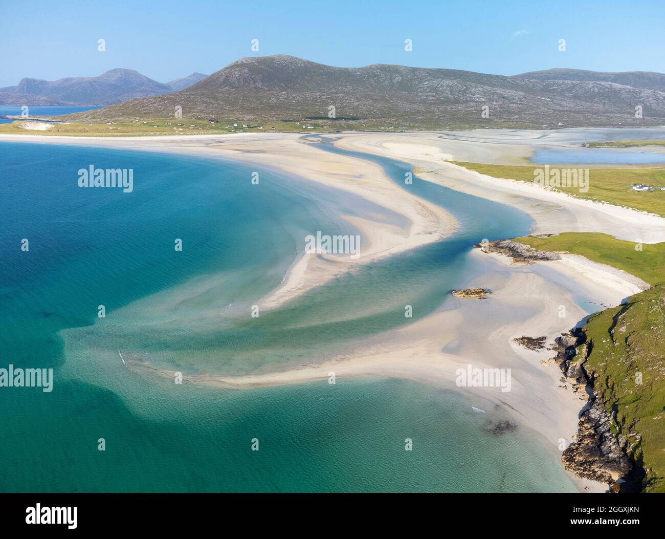 Luftaufnahme von der Drohne von Luskentire Beach und Sound of Taransay, von Seilebost auf der Isle of Harris, Äußere Hebriden, Schottland, Großbritannien Stockfoto