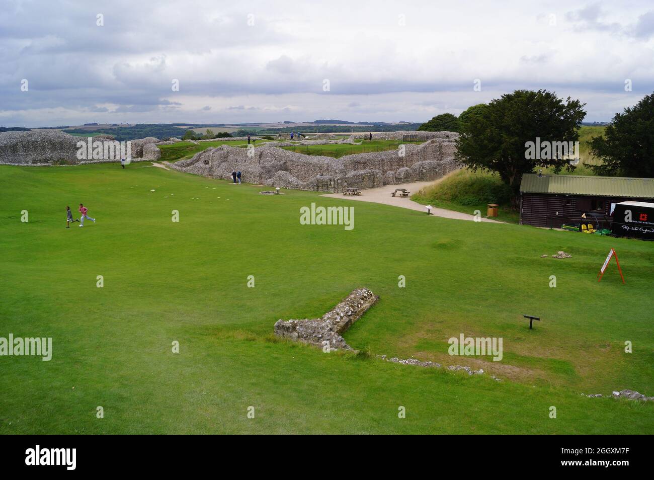 Ein Panoramablick auf die archäologische Stätte von Old Sarum in Wiltshire, England (UK) Stockfoto