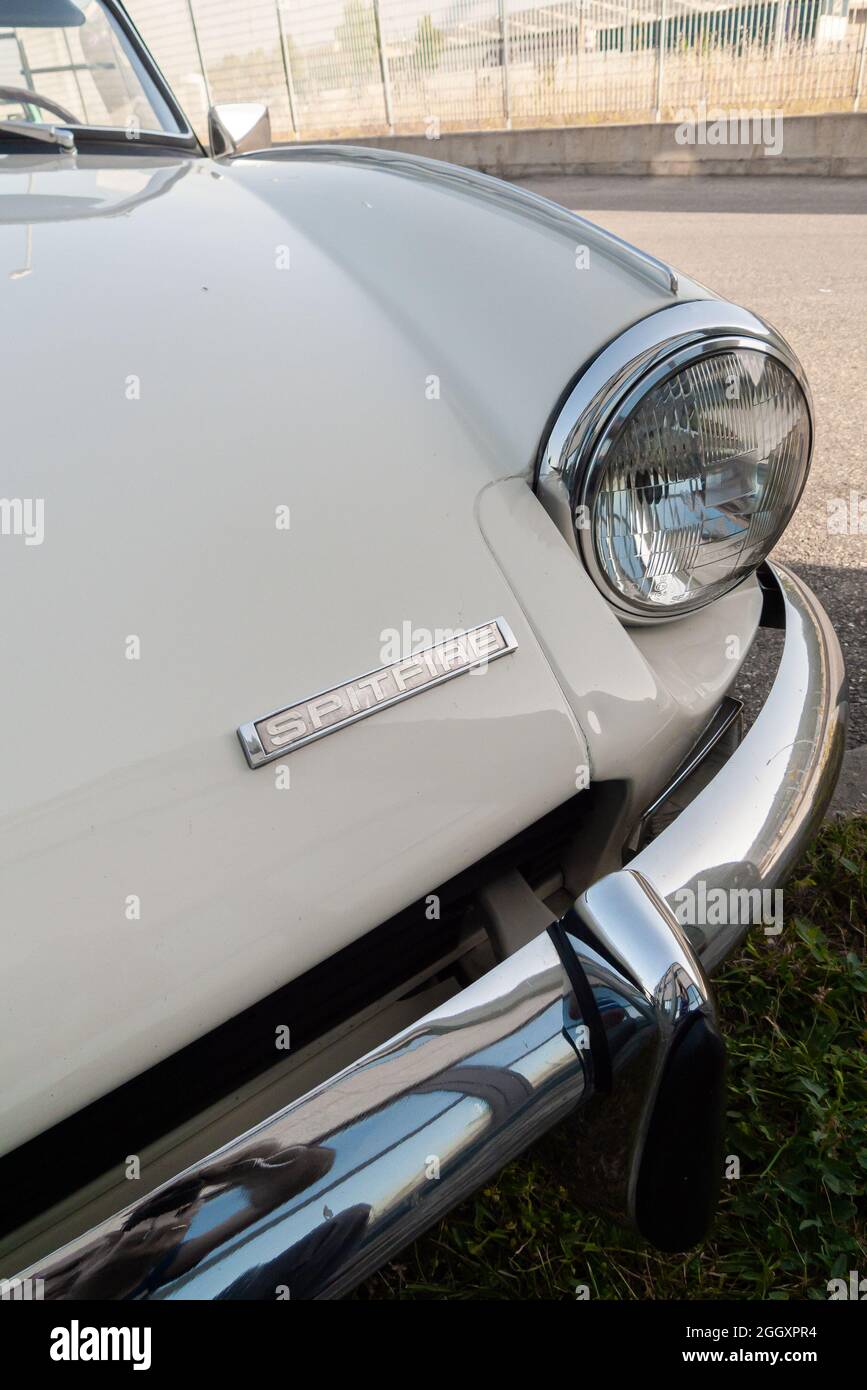 Der Spitfire ist ein Klassiker der britischen Automobilproduktion und eine Spinne, die von der Triumph Motor Company zwischen 1962 und 1980 produziert wurde. Die mk3-Version wurde gebaut Stockfoto