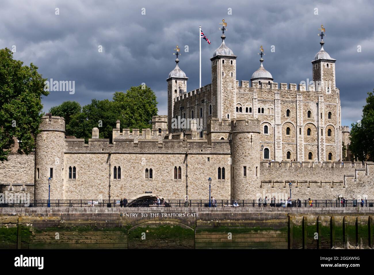 Der Tower of London von der Themse aus gesehen Stockfoto
