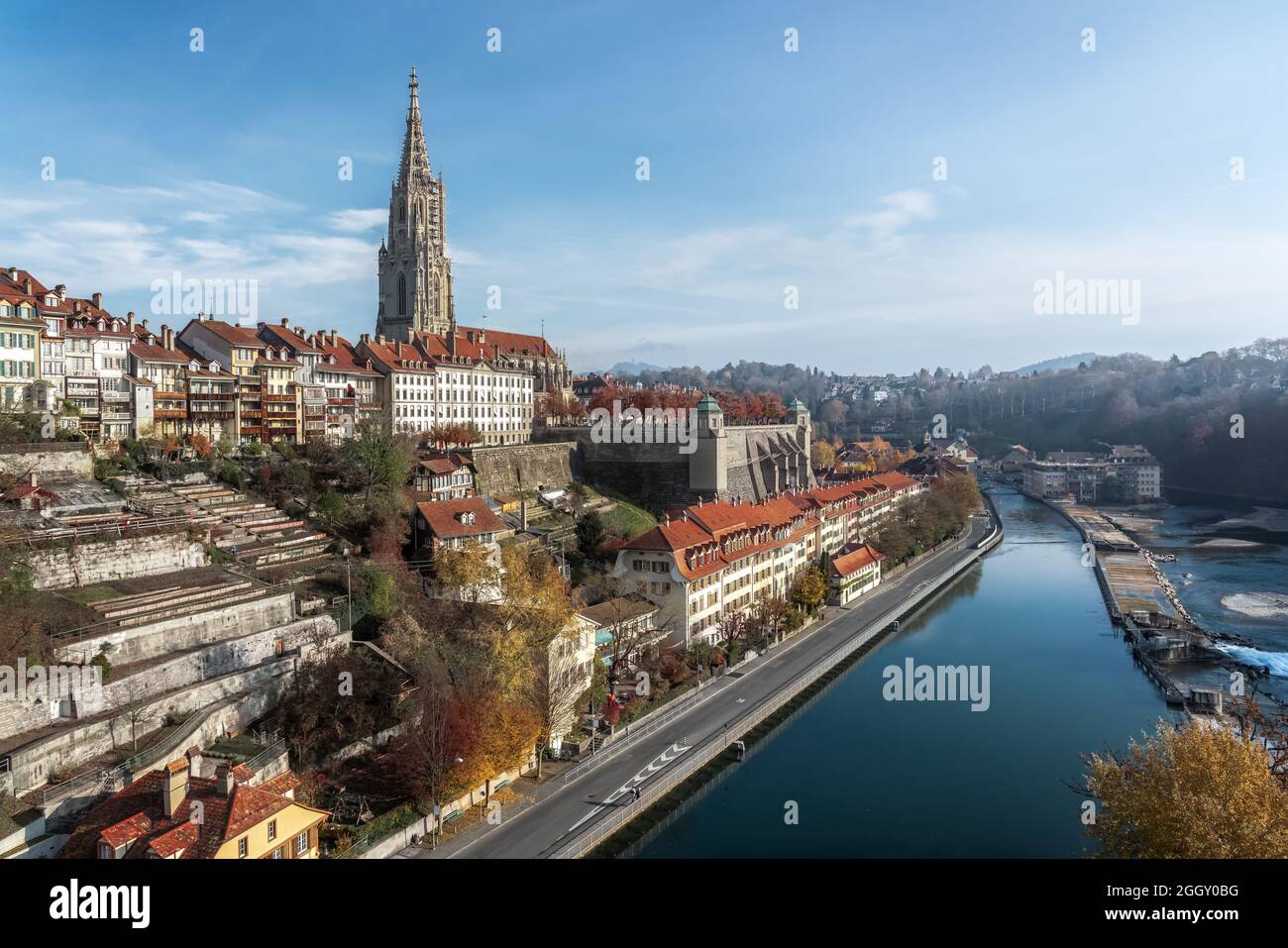 Blick auf Bern mit dem Berner Münster und der Aare - Bern, Schweiz Stockfoto