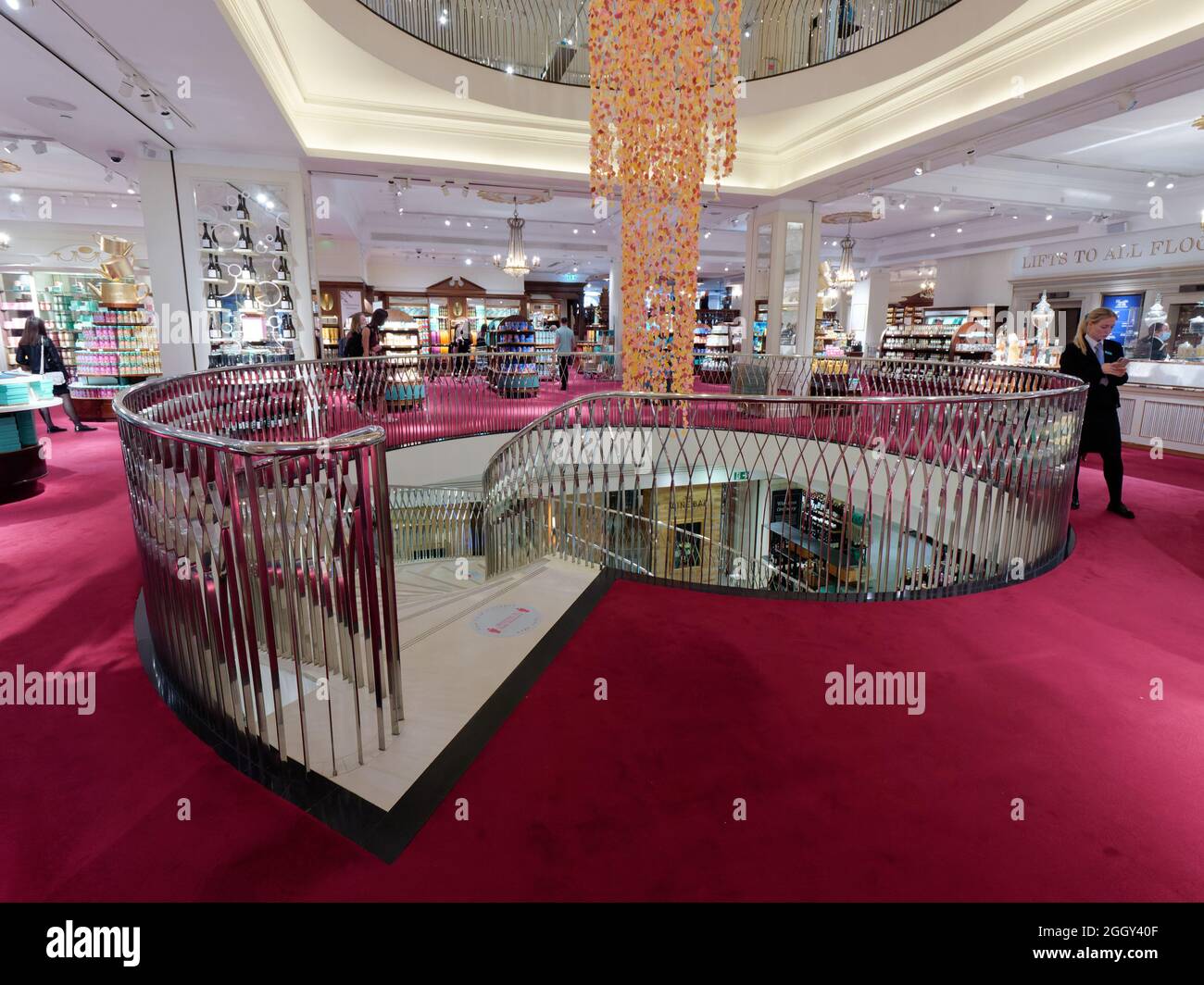 London, Greater London, England, August 24 2021: Interieur von Fortnum und Mason ein Luxus-Kaufhaus in der Piccadilly Street. Stockfoto London, Greater London, England, August 24 2021: Interieur von Fortnum und Mason ein Luxus-Kaufhaus in der Piccadilly Street. Stockfoto