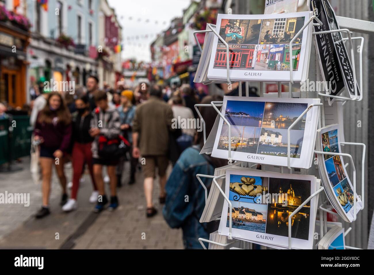 Postkarten zum Verkauf in Galway, County Galway, Irland. Stockfoto
