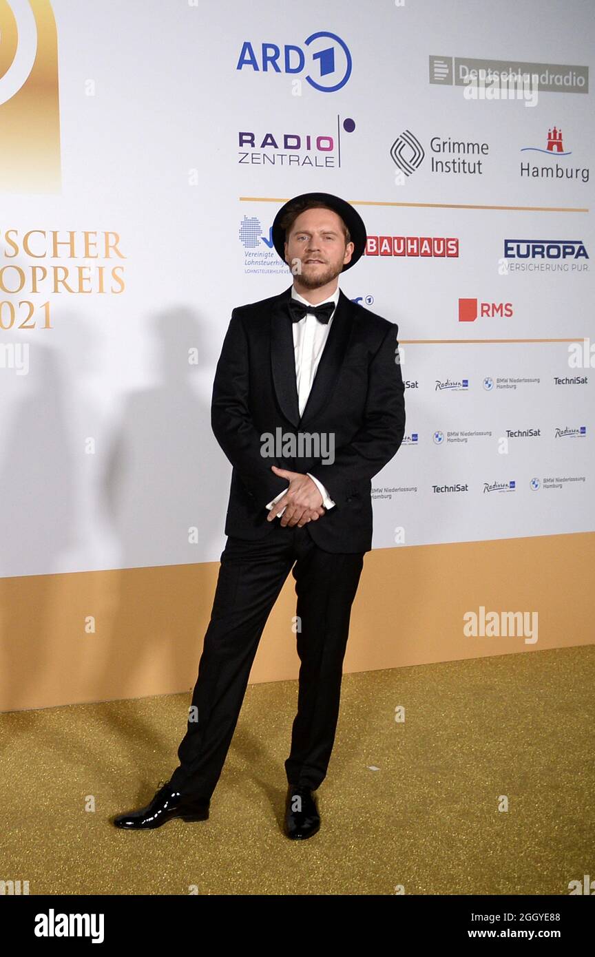 Hamburg der 02.09.2021 - Johannes Oerding bei der Verleihung Deutscher Radiopreis 2021 in Hamburg auf dem goldenen Teppich. Die feierliche Gala fand U Stockfoto