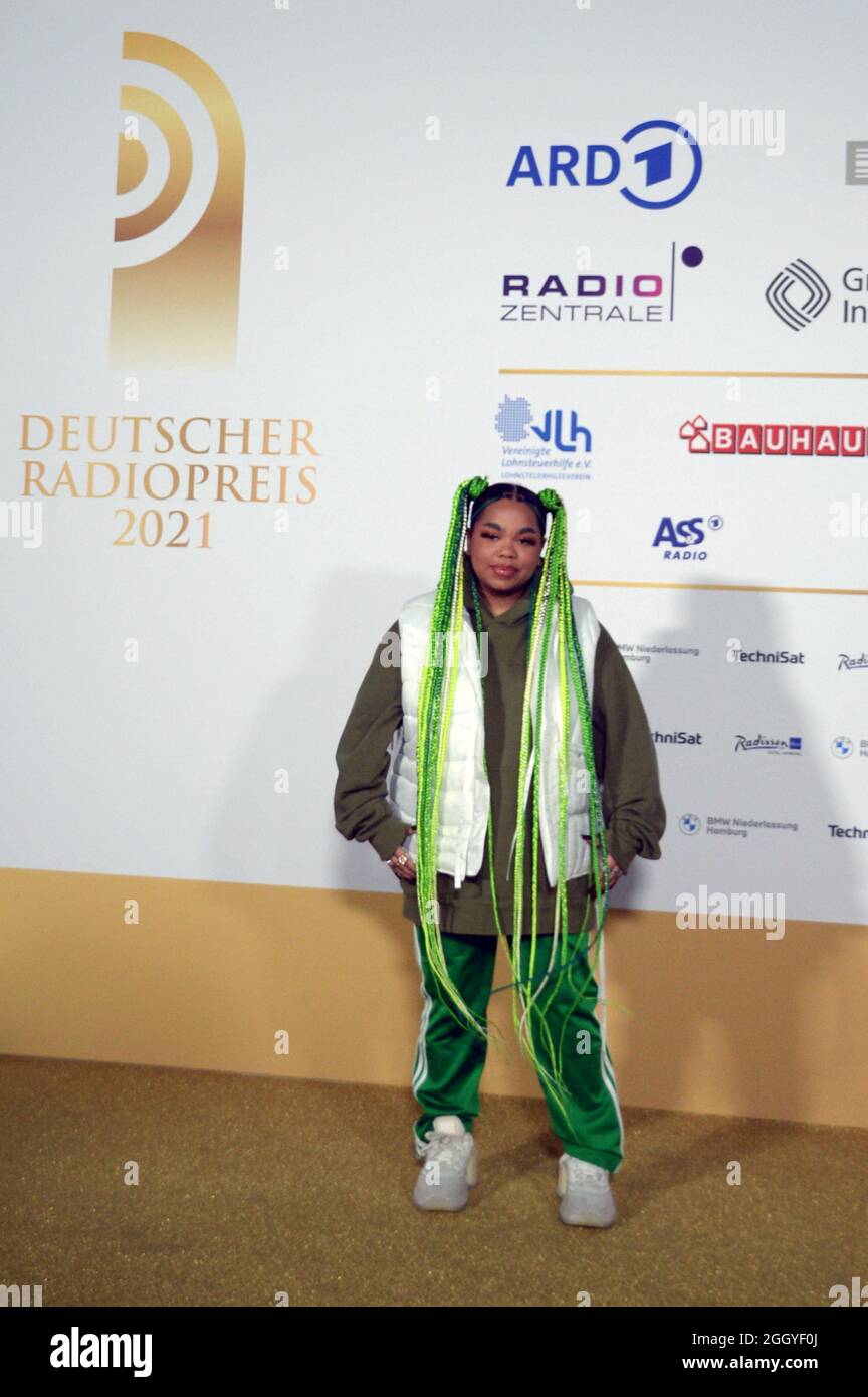 Hamburg der 02.09.2021 - Zoe Wees bei der Verleihung Deutscher Radiopreis 2021 in Hamburg auf dem goldenen Teppich. Die feierliche Gala fand unter Cor Stockfoto