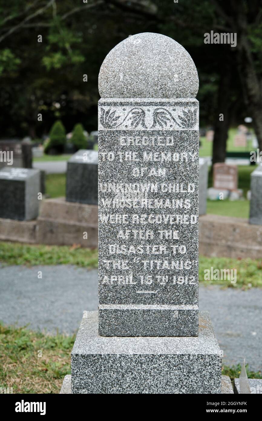 Halifax, Nova Scotia: Die Titanic Grave Site auf dem Fairview Lawn Cemetery. Das 'Unbekannte Kind', später als Sidney Goodwin aus Großbritannien identifiziert Stockfoto