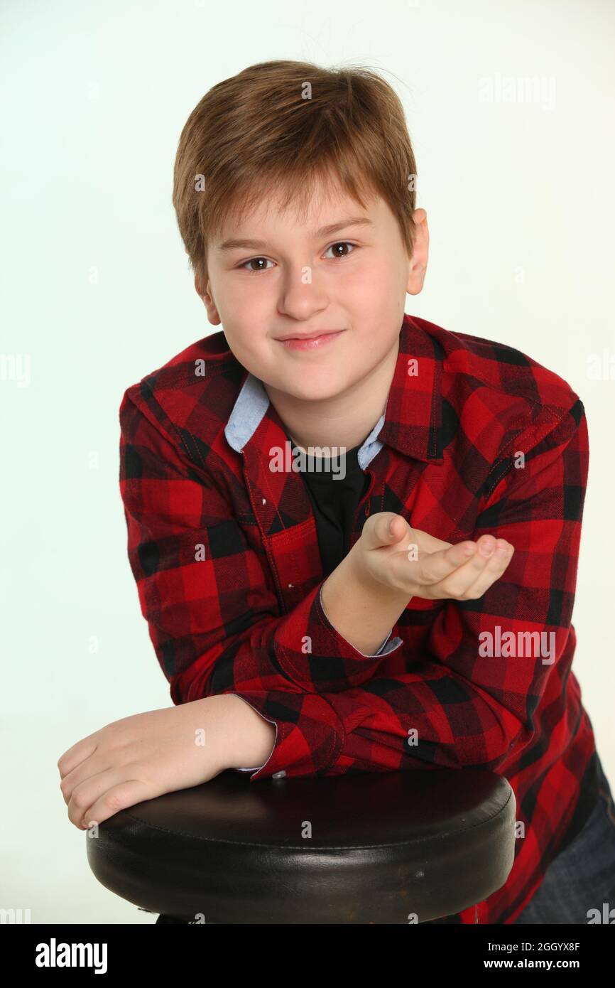 Smart und entwickelt ein Teenager-Junge positiv denken versuchen zu verstehen. Stockfoto