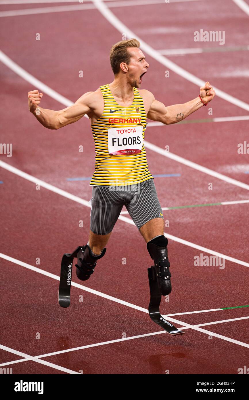 TOKIO, JAPAN. September 2021. Johannes Floors (GER) feiert, nachdem er am Freitag, den 03. September 2021 in TOKIO, JAPAN, beim menÕs 400 m - T62-Finale bei den Paralympischen Spielen in Tokio 2020 im Olympiastadion teilgenommen hat. Kredit: Taka G Wu/Alamy Live Nachrichten Stockfoto