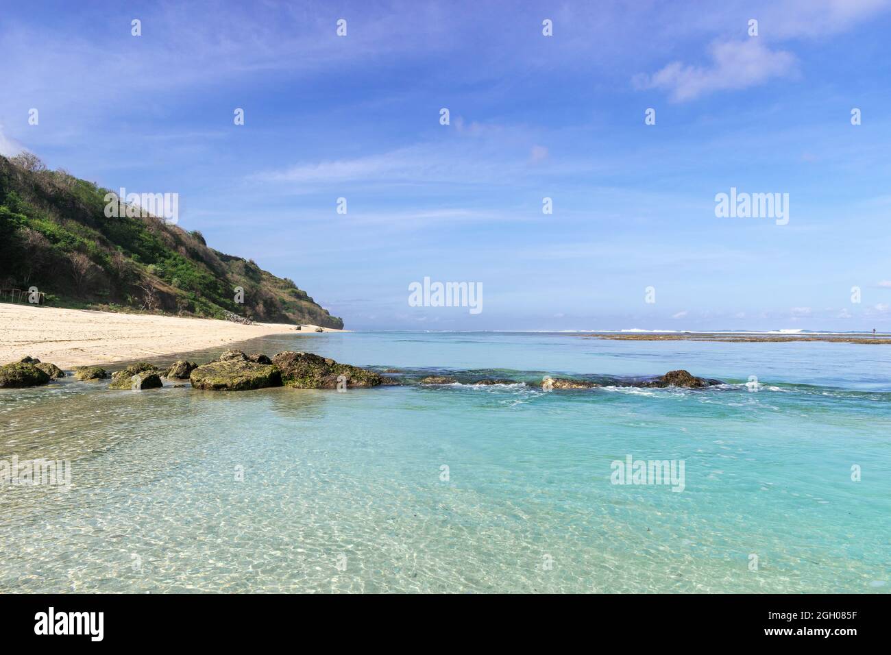 Ebbe am tropischen Strand Stockfoto