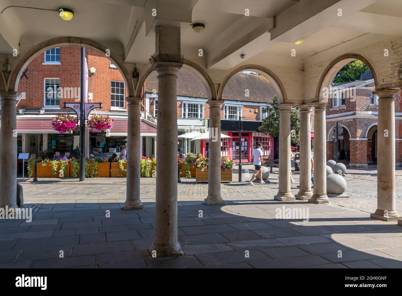 Blick vom Guildhall High Wycombe, Buckinghamshire, England, Großbritannien auf den Church Square und den Corn Market Stockfoto