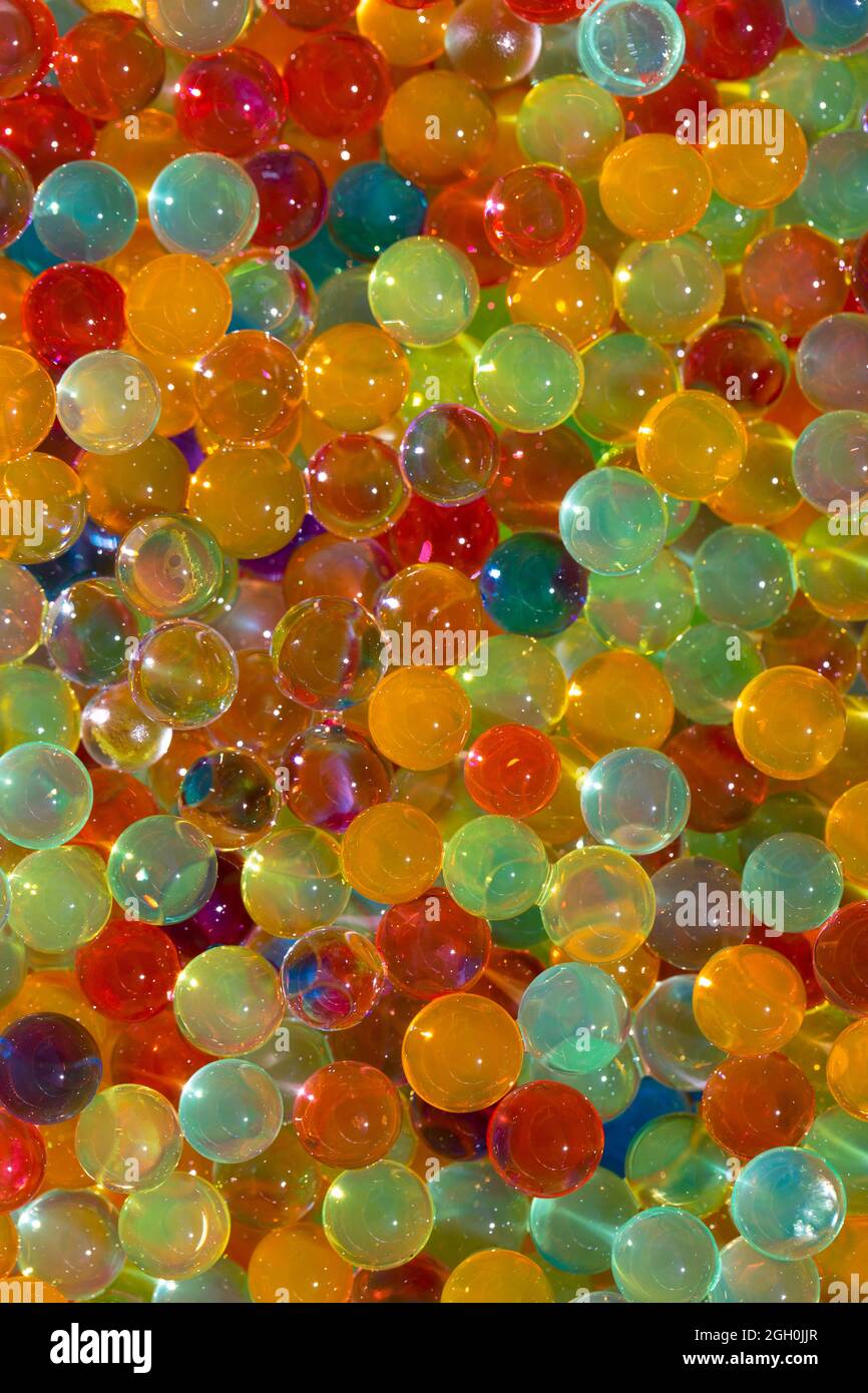 Viele unterschiedlich gefärbte Hydro-Gel-Kugeln. Satz von mehrfarbigen orbis.  Kristall-Wasserperlen für games.from oben Ideal für Hintergründe oder  Texturen Stockfotografie - Alamy