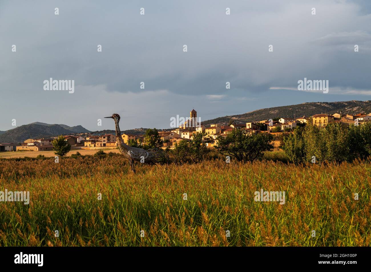 Blick auf die Stadt Gallocanta. Gallocanta Lake, ein erklärtes Ramsar-Gebiet, das eine Fläche von 6,720 ha als Feuchtgebiet von internationaler Bedeutung schützt und ein Stockfoto