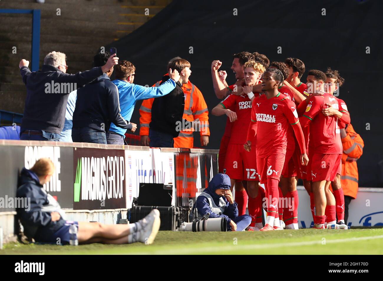 Jack Rudoni von AFC Wimbledon feiert sein Verletzungszeitgleichziel, um es zu schaffen 2-2 - Ipswich Town / AFC Wimbledon, Sky Bet League One, Portman Road, Ipswich, Großbritannien - 28. August 2021 nur zur redaktionellen Verwendung – es gelten die Einschränkungen von DataCo Stockfoto