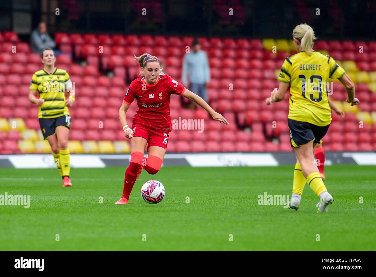 Charlotte Wardlaw ( 2 Liverpool) kontrolliert den Ball während der FA-Frauenmeisterschaft Watford gegen Liverpool in Vicarage Road- Watford-England Stockfoto