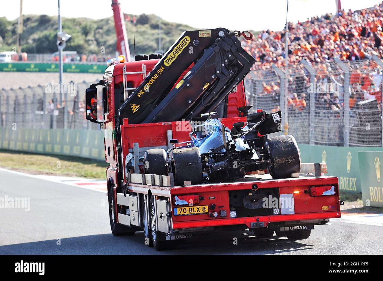 Zandvoort, Niederlande. September 2021. Der Williams Racing FW43B von Nichola Latifi (CDN) wird nach einem Unfall im Qualifying wieder in die Box auf der Rückseite eines Trucks zurückgeholt. 04.09.2021. Formel 1 Weltmeisterschaft, Rd 13, Großer Preis Der Niederlande, Zandvoort, Niederlande, Qualifizierender Tag. Bildnachweis sollte lauten: XPB/Press Association Images. Quelle: XPB Images Ltd/Alamy Live News Stockfoto