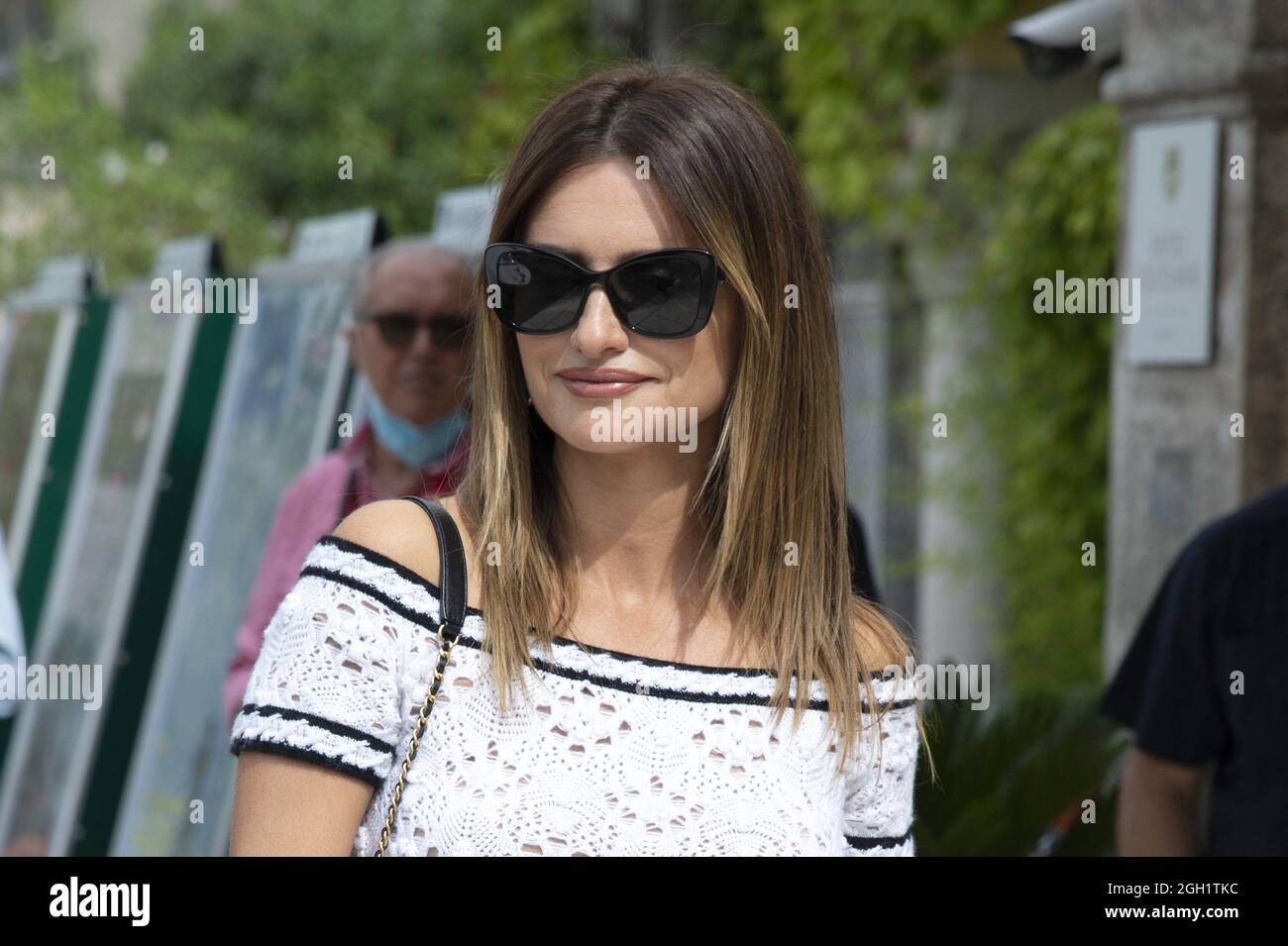 Venedig, Italien. September 2021. Penelope Cruz, der am 04. September 2021 im Excelsior Hotel im Rahmen der 78. Internationalen Filmfestspiele von Venedig in Venedig, Italien, eintrifft. Foto von Aurore Marechal/ABACAPRESS.COM Quelle: Abaca Press/Alamy Live News Stockfoto