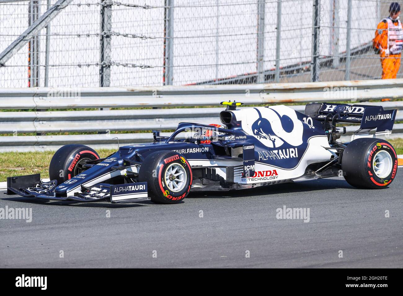 ZANDVOORT, NIEDERLANDE - 4. SEPTEMBER: Pierre Gasly aus Frankreich und Alpha Tauri während der Qualifikation des F1 Grand Prix der Niederlande auf dem Circuit Zandvoort am 4. September 2021 in Zandvoort, Niederlande. (Foto von Marcel ter Bals/Orange Picles) Stockfoto