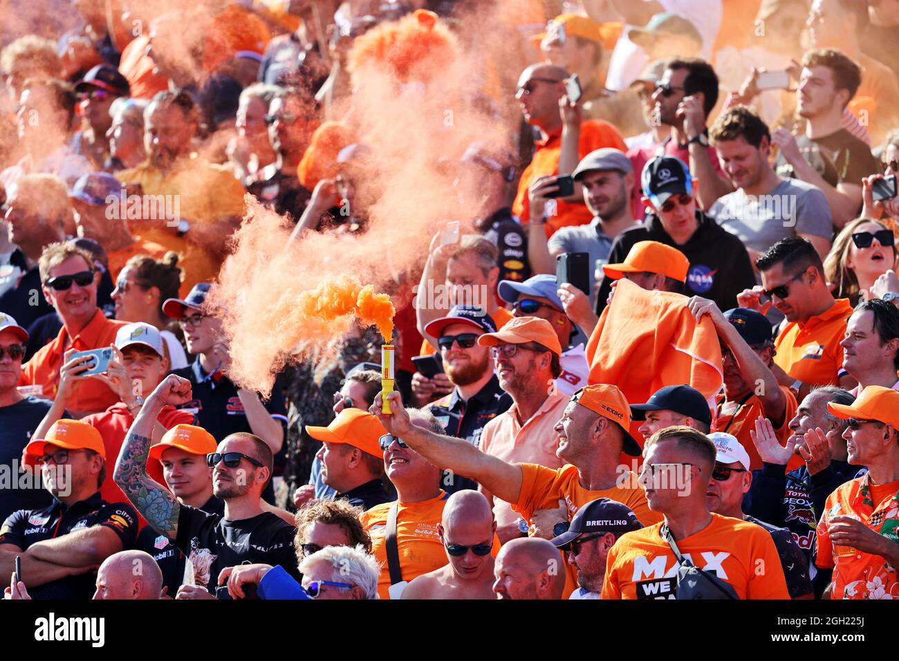 Circuit Atmosphäre - Fans in der Tribüne. Großer Preis der Niederlande, Samstag, 4. September 2021. Zandvoort, Niederlande. Stockfoto