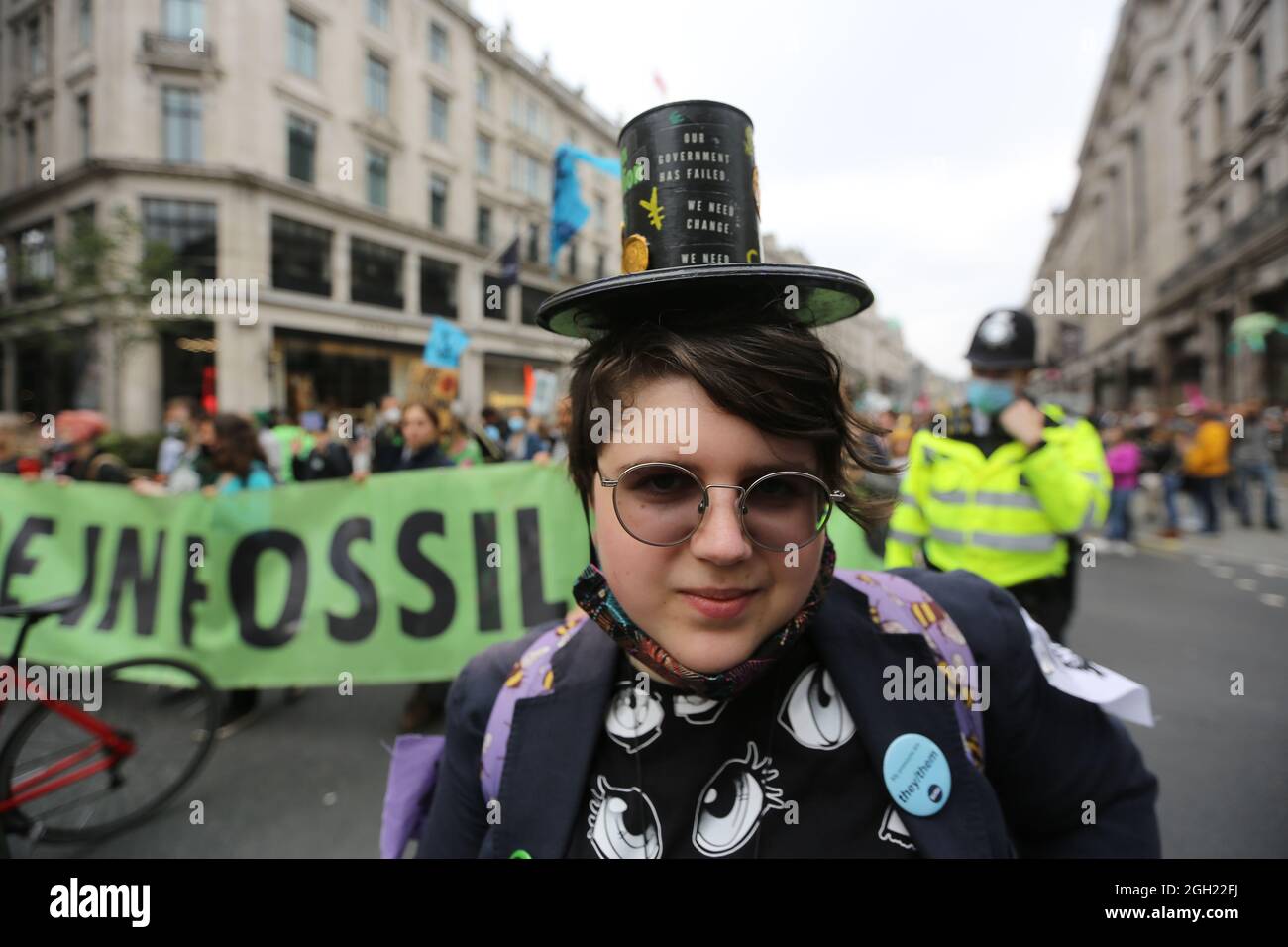 London, England, Großbritannien. September 2021. Am 13. Tag ihrer geplanten 2-wöchigen Aktion marschieren die Kampagnen-Gruppe Extinction Rebellion durch das Zentrum Londons. (Bild: © Tayfun Salci/ZUMA Press Wire) Stockfoto