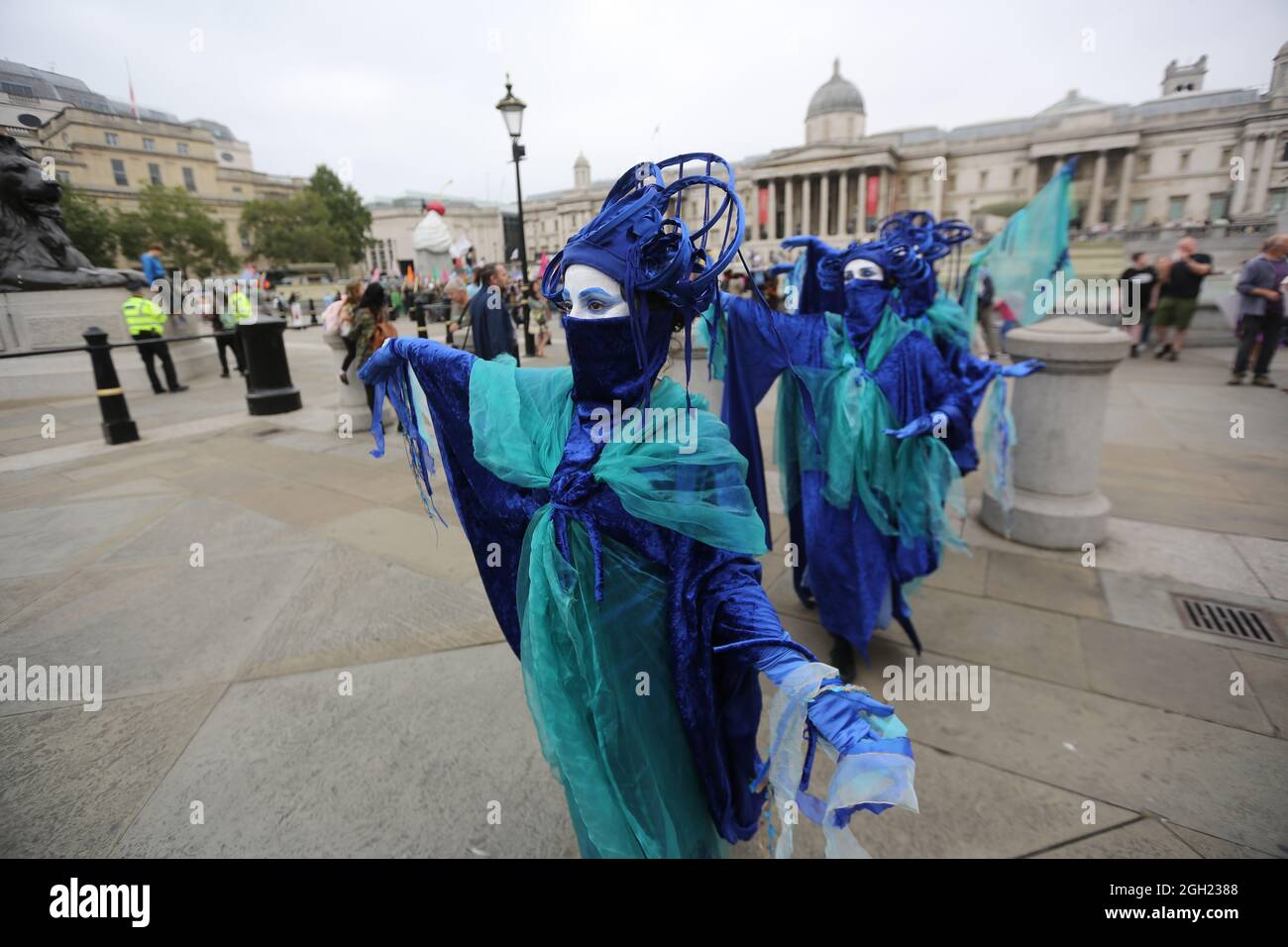 London, England, Großbritannien. September 2021. Am 13. Tag ihrer geplanten 2-wöchigen Aktion marschieren die Kampagnen-Gruppe Extinction Rebellion durch das Zentrum Londons. (Bild: © Tayfun Salci/ZUMA Press Wire) Stockfoto