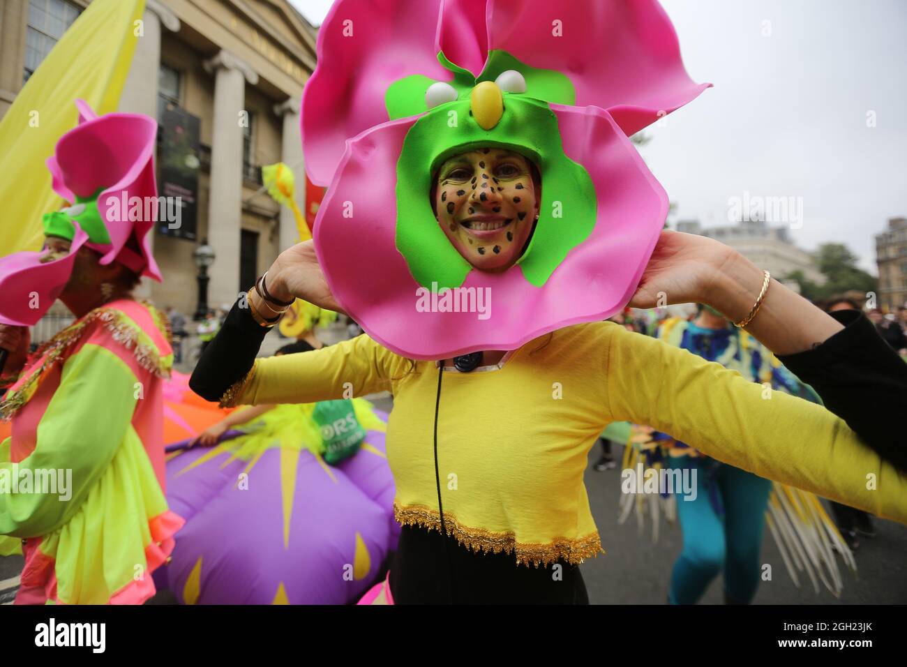 London, England, Großbritannien. September 2021. Am 13. Tag ihrer geplanten 2-wöchigen Aktion marschieren die Kampagnen-Gruppe Extinction Rebellion durch das Zentrum Londons. (Bild: © Tayfun Salci/ZUMA Press Wire) Stockfoto