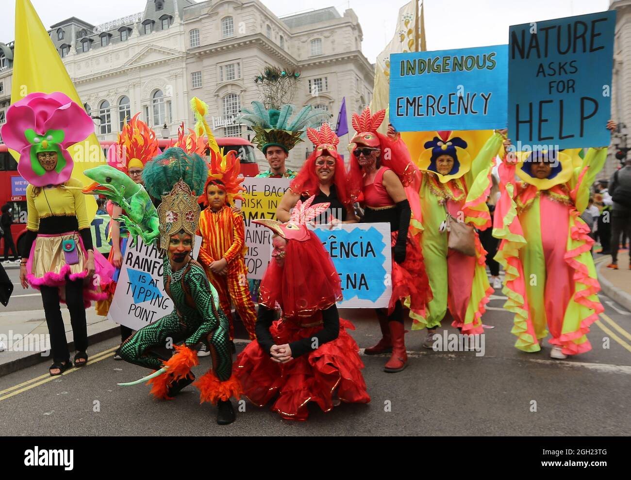 London, England, Großbritannien. September 2021. Am 13. Tag ihrer geplanten 2-wöchigen Aktion marschieren die Kampagnen-Gruppe Extinction Rebellion durch das Zentrum Londons. (Bild: © Tayfun Salci/ZUMA Press Wire) Stockfoto