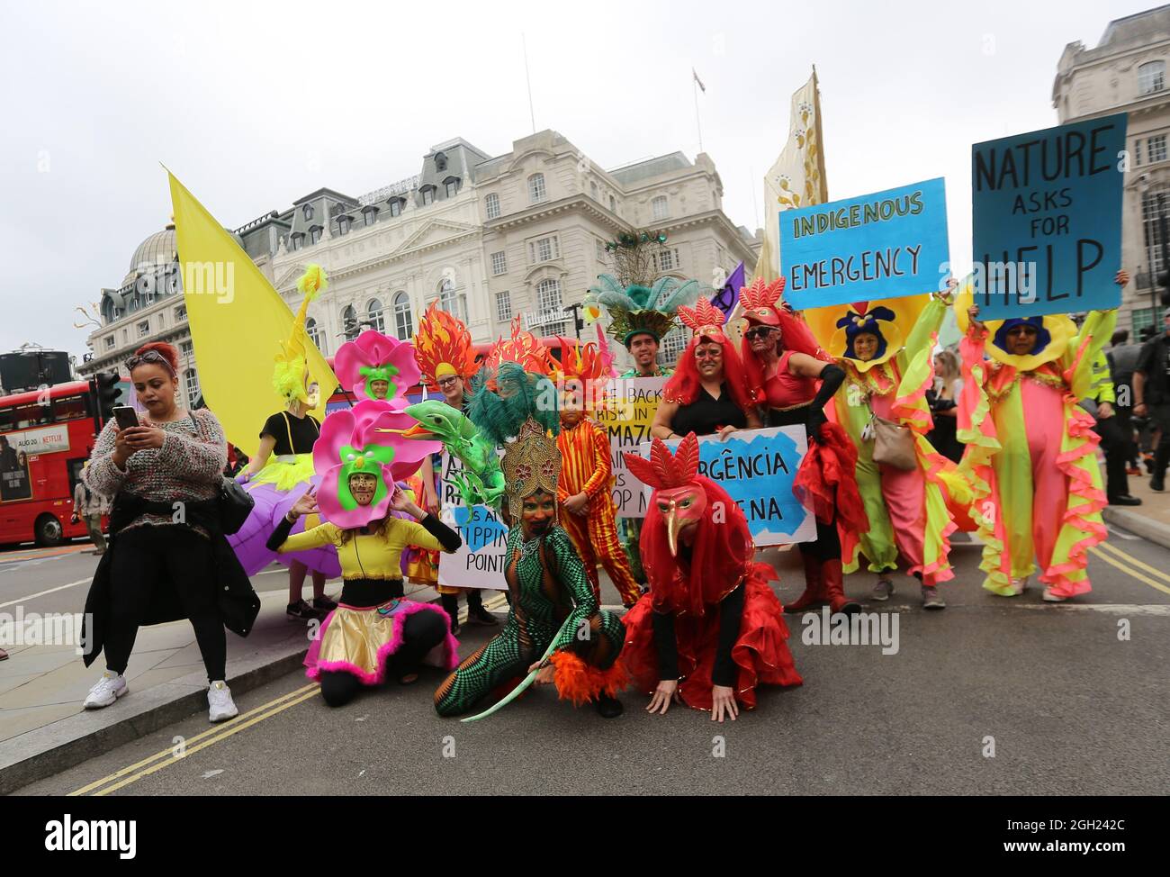 London, England, Großbritannien. September 2021. Am 13. Tag ihrer geplanten 2-wöchigen Aktion marschieren die Kampagnen-Gruppe Extinction Rebellion durch das Zentrum Londons. (Bild: © Tayfun Salci/ZUMA Press Wire) Stockfoto