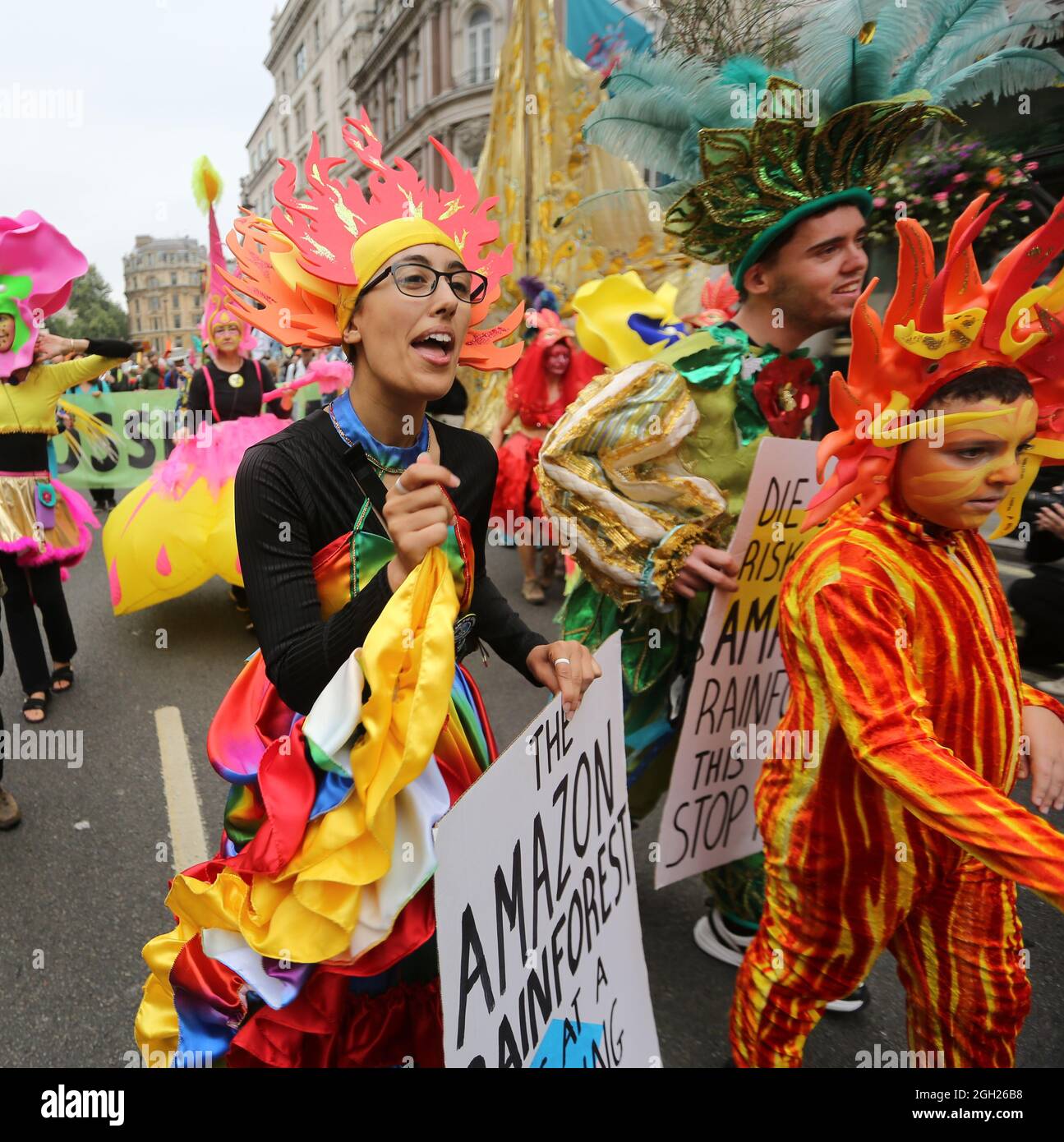 London, England, Großbritannien. September 2021. Am 13. Tag ihrer geplanten 2-wöchigen Aktion marschieren die Kampagnen-Gruppe Extinction Rebellion durch das Zentrum Londons. (Bild: © Tayfun Salci/ZUMA Press Wire) Stockfoto