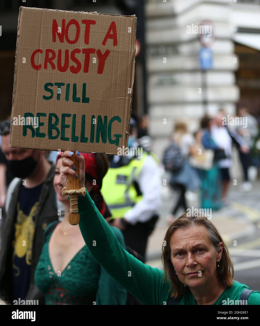 London, England, Großbritannien. September 2021. Am 13. Tag ihrer geplanten 2-wöchigen Aktion marschieren die Kampagnen-Gruppe Extinction Rebellion durch das Zentrum Londons. (Bild: © Tayfun Salci/ZUMA Press Wire) Stockfoto