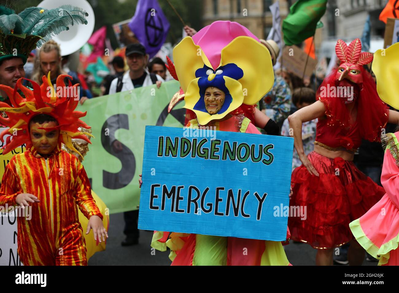 London, England, Großbritannien. September 2021. Am 13. Tag ihrer geplanten 2-wöchigen Aktion marschieren die Kampagnen-Gruppe Extinction Rebellion durch das Zentrum Londons. (Bild: © Tayfun Salci/ZUMA Press Wire) Stockfoto