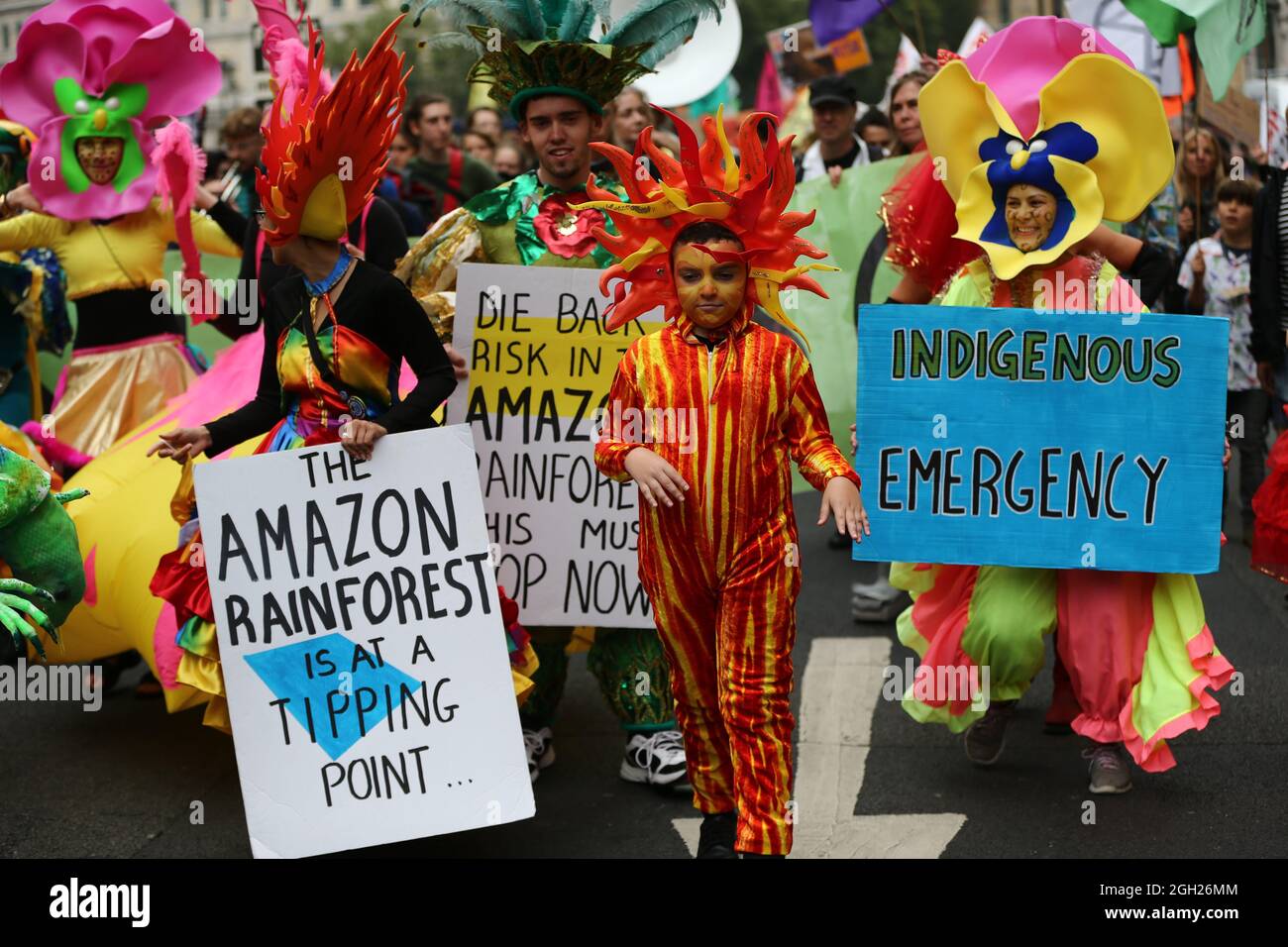 London, England, Großbritannien. September 2021. Am 13. Tag ihrer geplanten 2-wöchigen Aktion marschieren die Kampagnen-Gruppe Extinction Rebellion durch das Zentrum Londons. (Bild: © Tayfun Salci/ZUMA Press Wire) Stockfoto