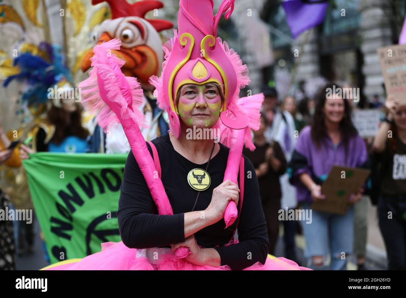 London, England, Großbritannien. September 2021. Am 13. Tag ihrer geplanten 2-wöchigen Aktion marschieren die Kampagnen-Gruppe Extinction Rebellion durch das Zentrum Londons. (Bild: © Tayfun Salci/ZUMA Press Wire) Stockfoto
