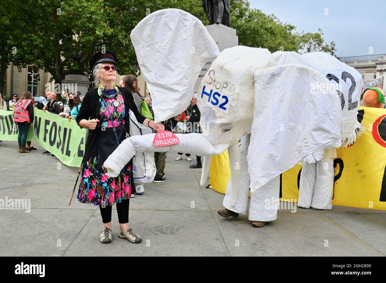 London, britische Aktivisten des Extinction Rebellion versammeln sich auf dem Trafalgar Square vor dem Marsch für Natur: Rebel for Life, der die Serie von Demonstrationen mit dem Namen „Impossible Rebellion“ zu Ende bringt. Kredit: michael melia/Alamy Live Nachrichten Stockfoto