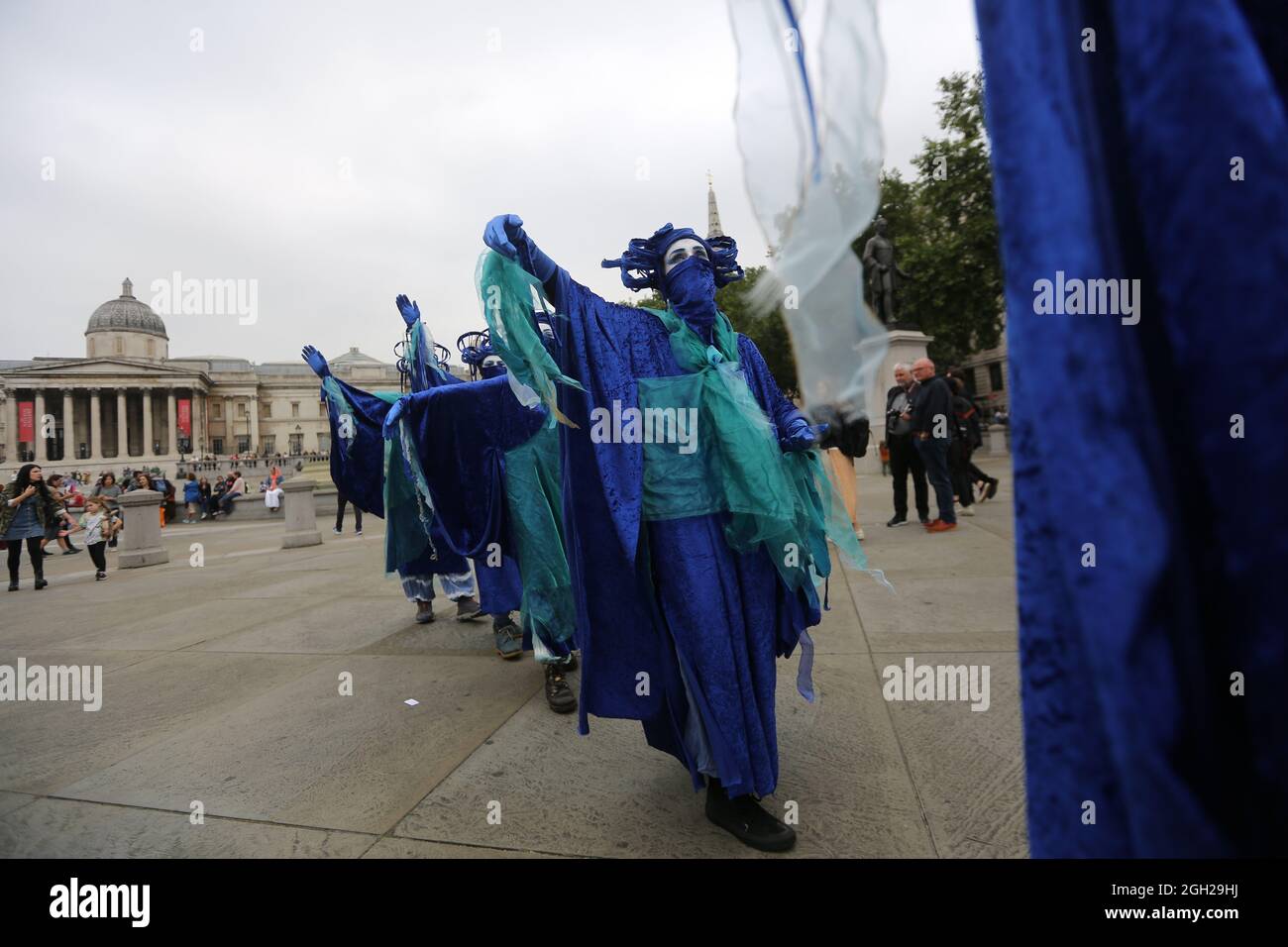 London, England, Großbritannien. September 2021. Am 13. Tag ihrer geplanten 2-wöchigen Aktion marschieren die Kampagnen-Gruppe Extinction Rebellion durch das Zentrum Londons. (Bild: © Tayfun Salci/ZUMA Press Wire) Stockfoto