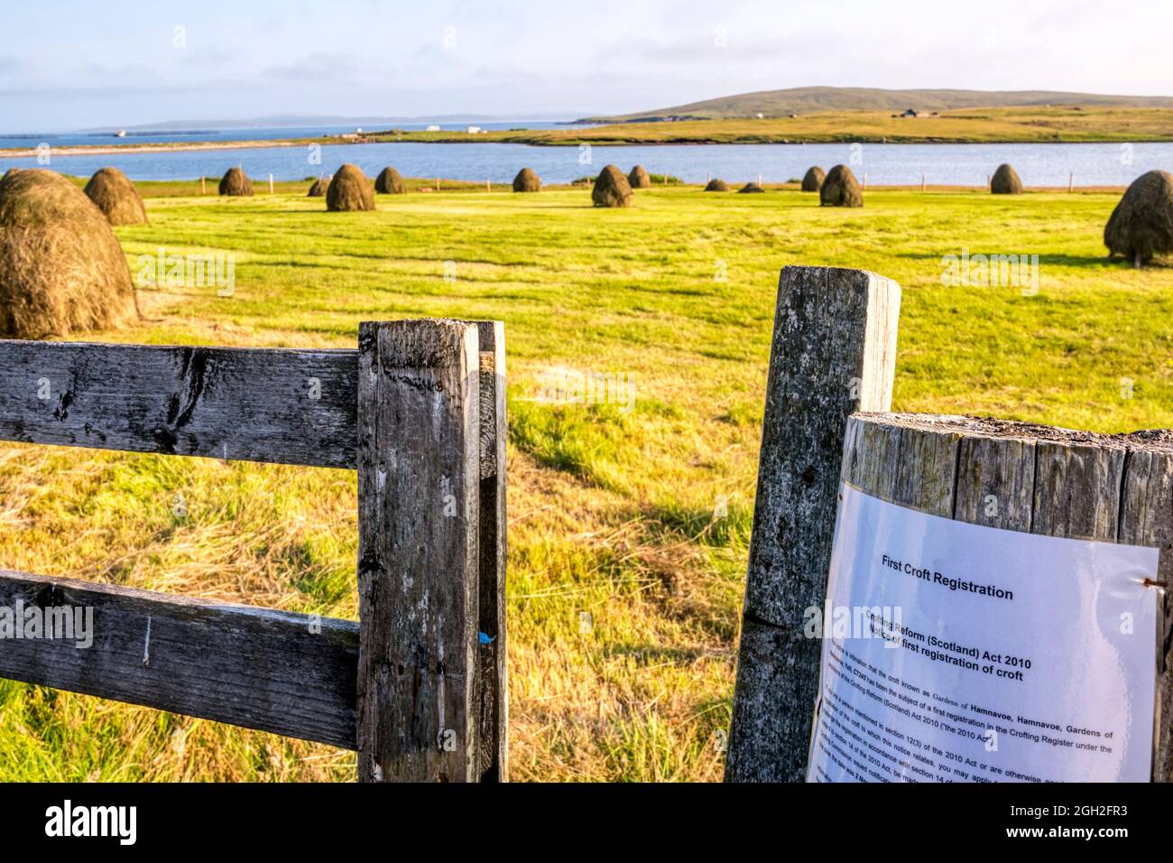 Eine Mitteilung über die erstmalige Registrierung eines Crofts gemäß dem Crofting Reform (Scotland) Act 2010. An Land auf Yell, Shetland. Stockfoto