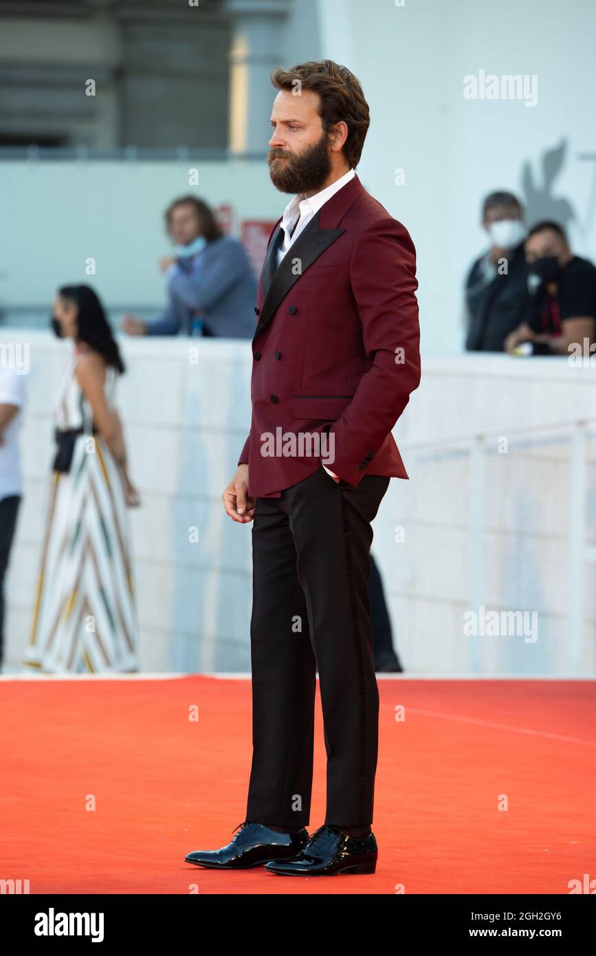 Alessandro Borghi besucht den roten Teppich des Films 'die Hand Gottes' während der 78. Internationalen Filmfestspiele von Venedig am 02. September 2021 in Ve Stockfoto