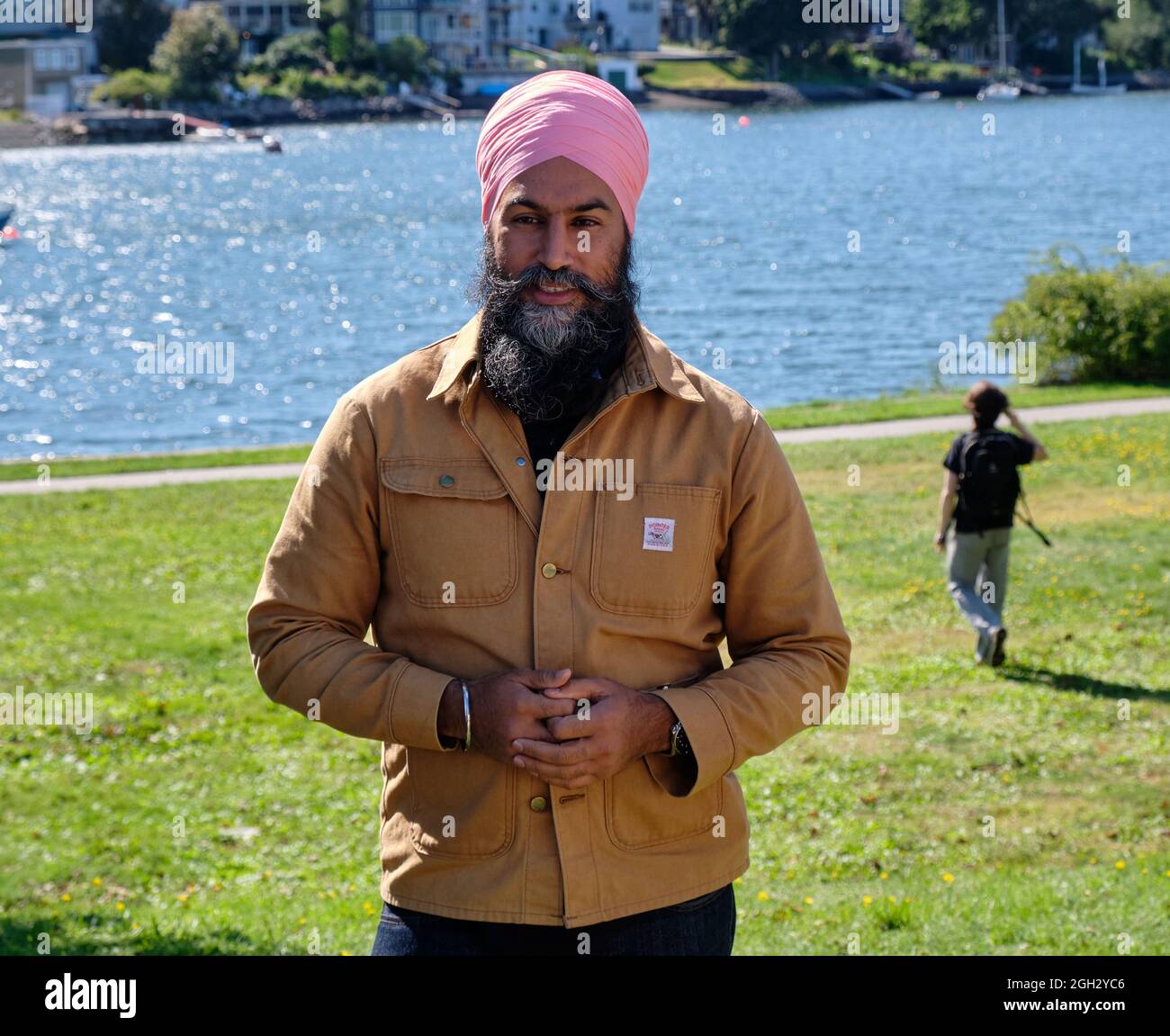 Halifax, Nova Scotia, Kanada. September 2021. NDP-Anführer Jagmeet Singh posiert in Halifax, als er sich mit jungen Wählern vor Ort trifft, um ihre Bedenken im Hinblick auf die bevorstehenden Bundestagswahlen am 20. September zu diskutieren. Kredit: Meanderingemu/Alamy Live Nachrichten Stockfoto