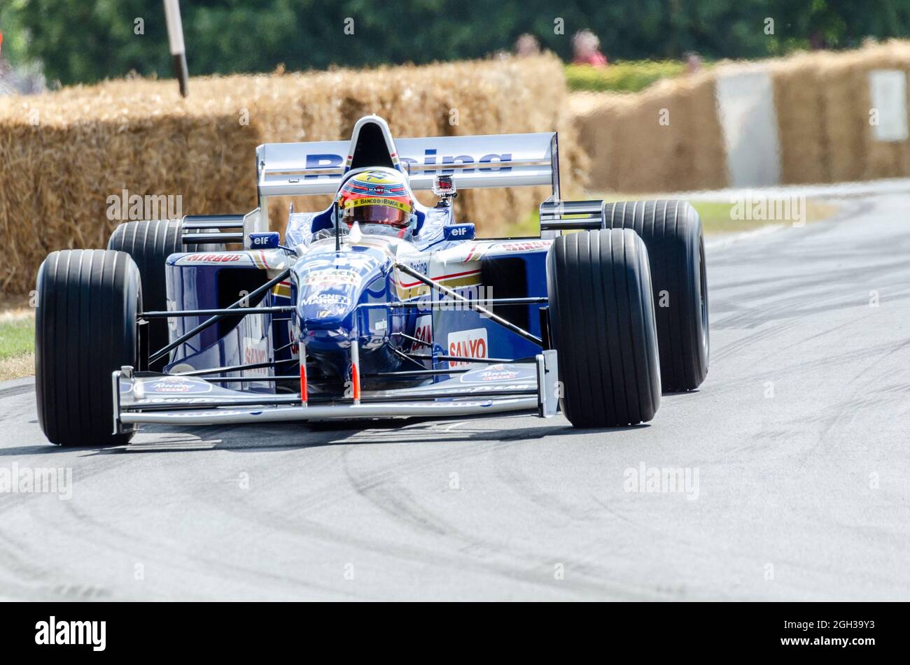 Williams FW18 Formel 1, Grand-Prix-Rennwagen beim Goodwood Festival of Speed-Rennsport-Event 2014. Williams-Renault FW18 auf Kurs Stockfoto