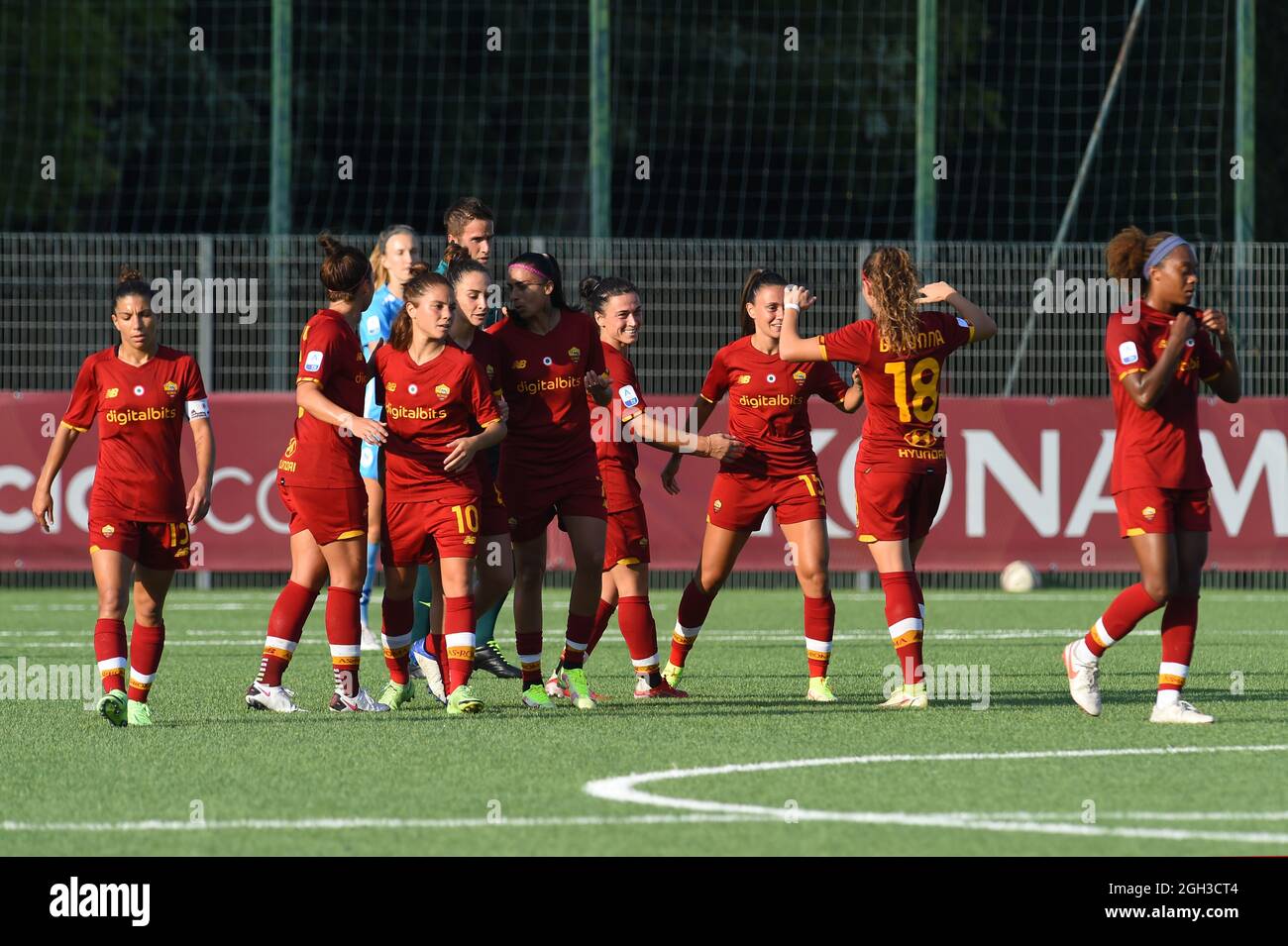 4. September 2021; Agostino di Bartolomei Stadium, Rom, Italien; Serie A Frauenfußball, AS Roma gegen Napoli ; Annamaria Serturini von Roma feiert nach ihrem Tor Stockfoto